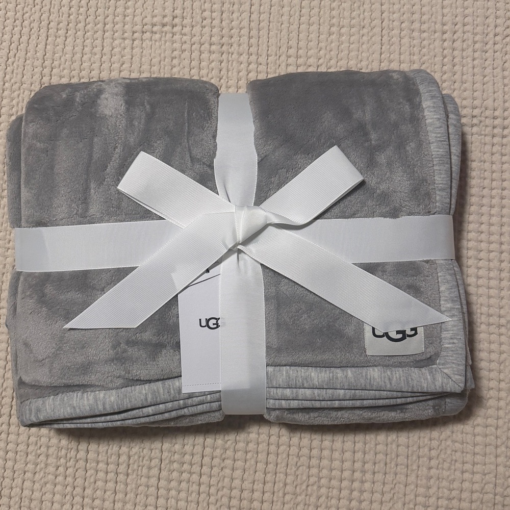 ✨NWT UGG Duffield Throw II